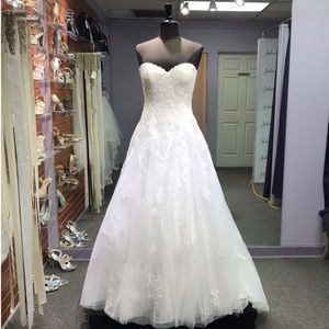 Lia Mia - Style C4199 - Size 10 - Ivory